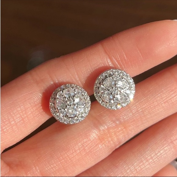 Dazzling Round Cubic Zirconia Stud Earrings sparkly Stud 12mm  round New - Picture 9 of 10